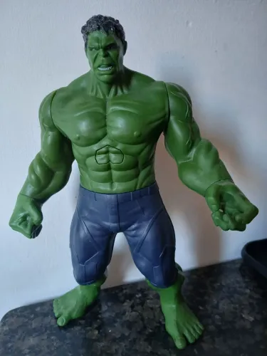 Boneco Hulk. Tamanho 13 cm