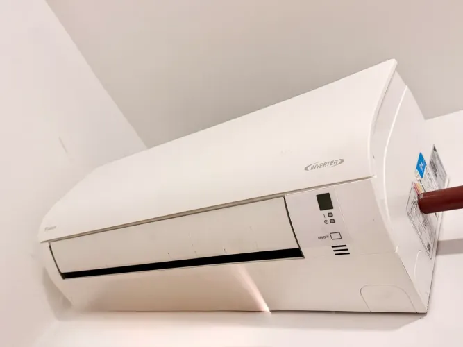Daikin Inverter 12.000 BTUs