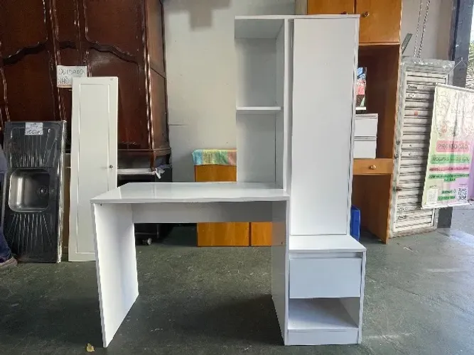 Escrivaninha/Mesa com Armário e Gaveta