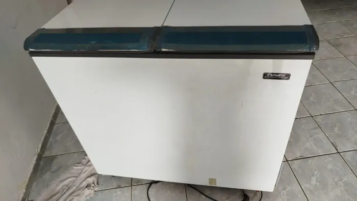 Vendo Freezer Esmaltec 325L 