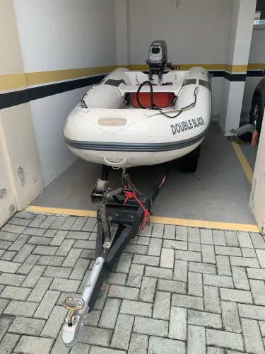 Bote Zefir com carretinha