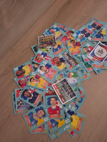 Vendo figurinhas R$1 cada