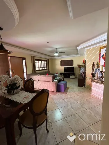 Casa no recreio do funcionários Públicos 4 quartos sendo 3 Suítes.