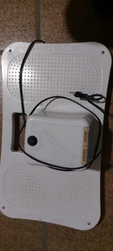 Vendo 2 plataformas SMART WALK vibratória,  pouco uso.Ótima para exercicios.Vendo separada