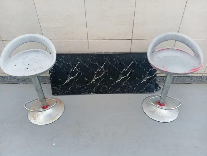 Mesa retrátil + cadeiras