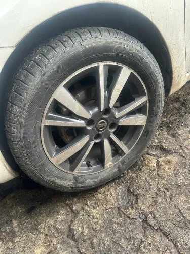 Rodas 16 versa March 