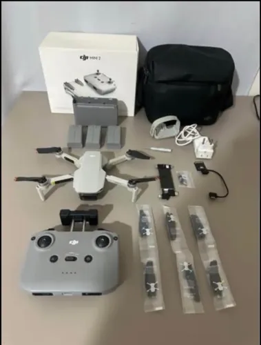 DJI Mini 2 Fly More Combo completo - com defeito apenas no gimbal