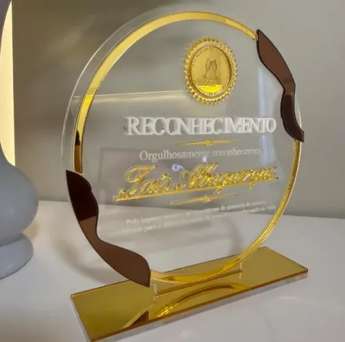 Troféu Acrílico Personalizado com letras em 3d