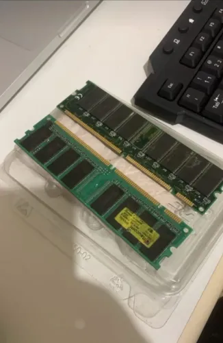 Memória Pc133 de 512MB serve em teclados musicais