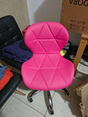 Cadeira rosa giratória