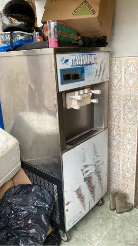 Vendo ou troco Maquina de sorvete 