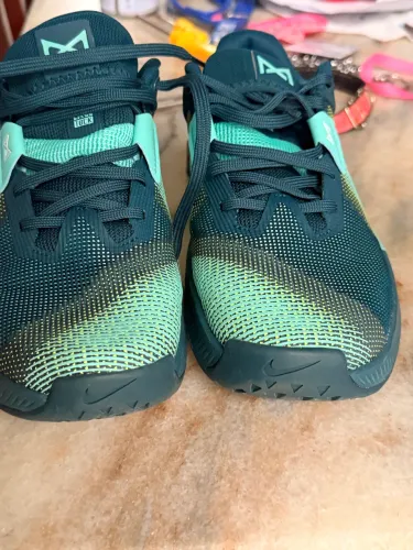 Nike Metcon 10 na cor Midnight Turquoise/Volt