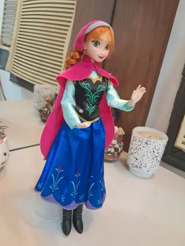 Boneca clássica Disney store Anna..