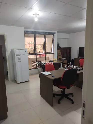 Sala Comercial com garagem, à venda em Florianópolis.