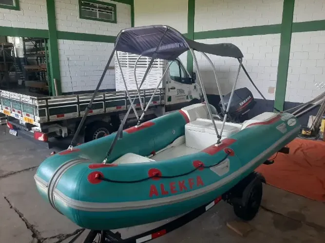 Bote inflavel com motor