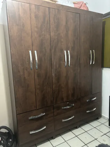 Vende-se guarda roupa 6 portas e 6 gavetas