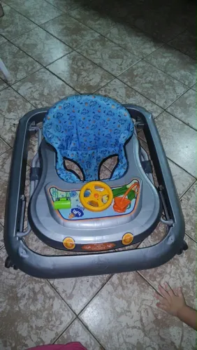 Andador infantil em ótimo estado