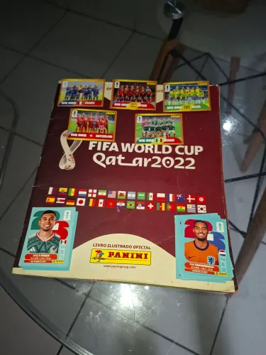 ? ALBUM DA COPA 2022, 27% COMPLETO + 44 FIGURINHAS DA COPA DE 2026 + 4 SELEÇOES BRINDE