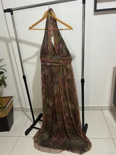VESTIDO DE FESTA LONGO FRENTE ÚNICA EM TULE ESTAMPADO - TAMANHO 38