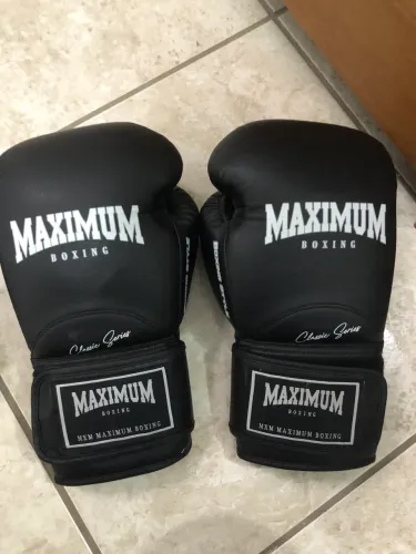 Kit de Muay Thai da Maximum (Luva + Caneleira Classic Series)