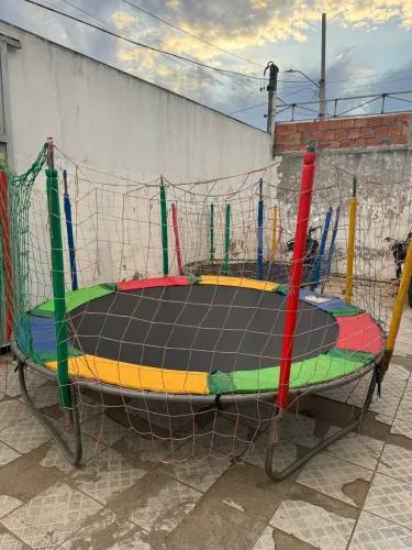 Vendo cama elástica usada 3,05 em bom estado