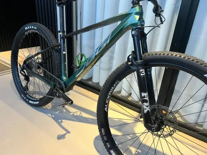 Oggi Agile 2026 + XT DI2 + Suspensão FOX