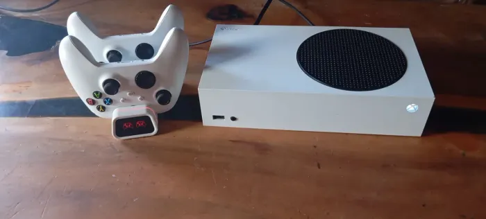 Xbox series S dois controles + base de carregamento