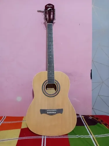 Violão semi-novo