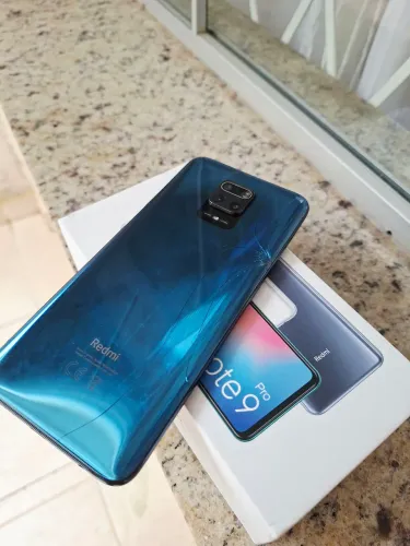 Celular em bom estado de conservação