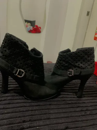Bota / Salto Schutz original Tam 37