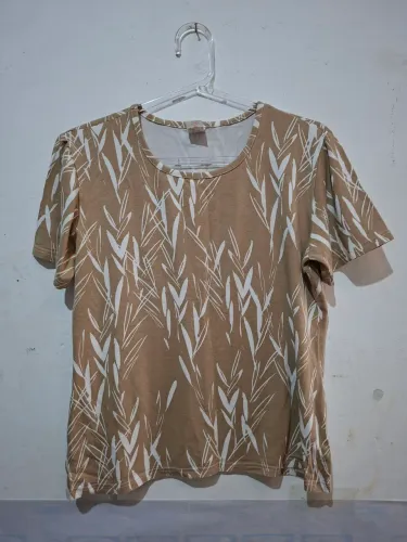 Camisa bege, tamanho M