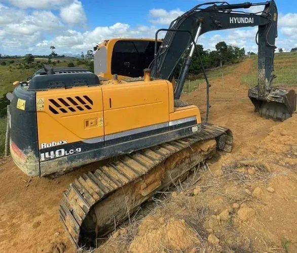 ESCAVADEIRA HIDRÁULICA HYUNDAI