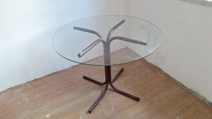Mesa com tampo de vidro