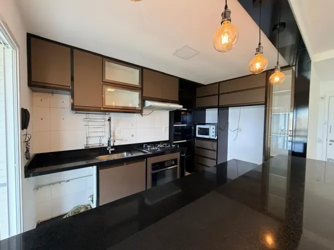 PONTA NEGRA. COND. RESERVA INGLESA. APTO MOBILIADO COM 3 SUITES, SALA PARA 2 AMBIENTES E 2