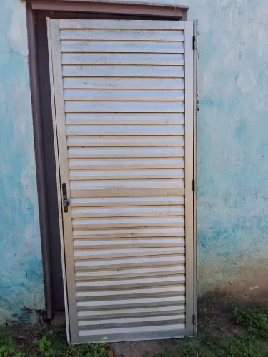Vendo Porta de Alumínio 2,10x0,85