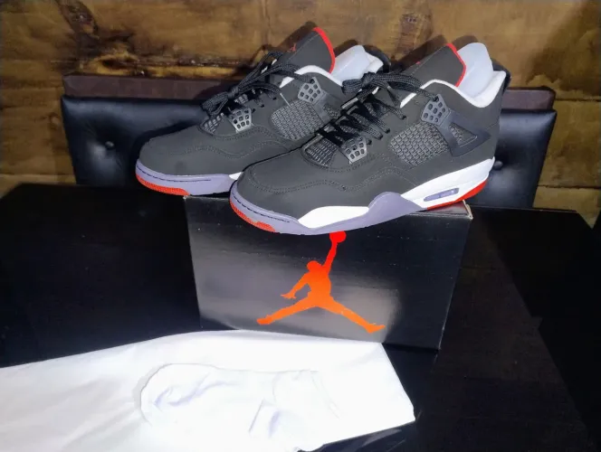 Tênis Air Jordan 4 novo tamanho 43