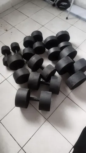 Kit de halteres de musculação de concreto emborrachado novos pares: 2,5,7,8,10,12kg