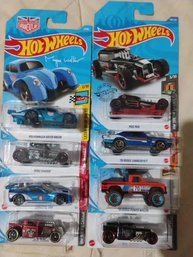 Lote com 8 carrinhos hot Wheels.