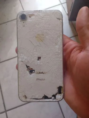 iPhone pra arrumar ou retirada de peça ligando normal