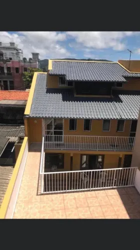 Edificação 4 imóveis e uma suíte.Lagoa