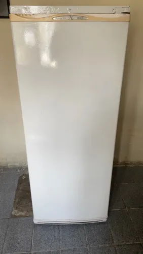 Geladeira CCE gelando bem 127v faço a entrega