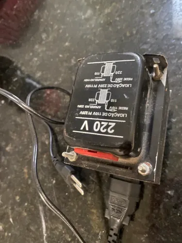 Transformador Autotrafo UPSAI AT-750 110V/220V - 750VA
