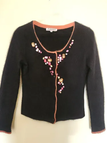 cardigan de angorá bordado com pedrarias