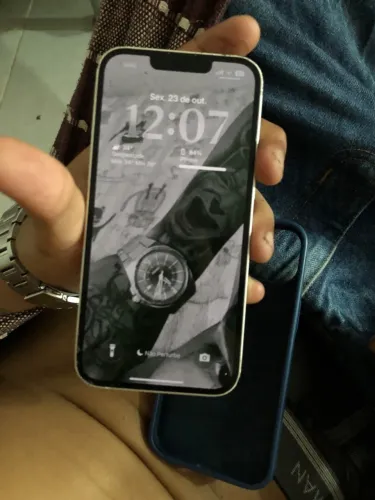 iPhone 13 traseira trincada nenhum problema nota fiscal e nunca foi aberto tlg