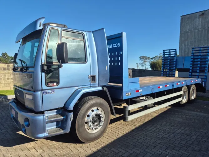 Caminhão Prancha Ford Cargo 4331 - Pronto para Trabalho Pesado