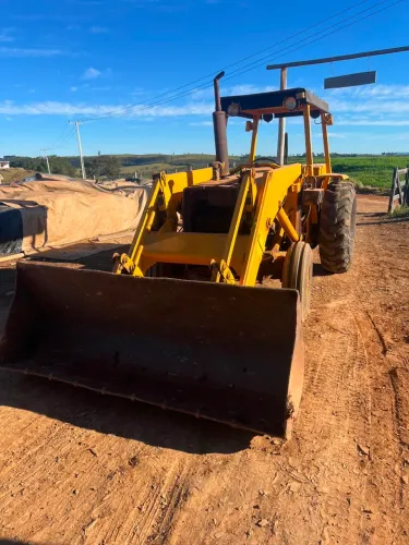 Pá Carregadeira MF 65