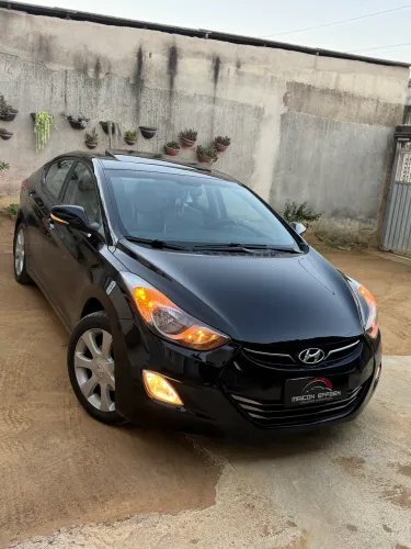 Hyundai Elantra GLS 1.8 16V Aut. 2013