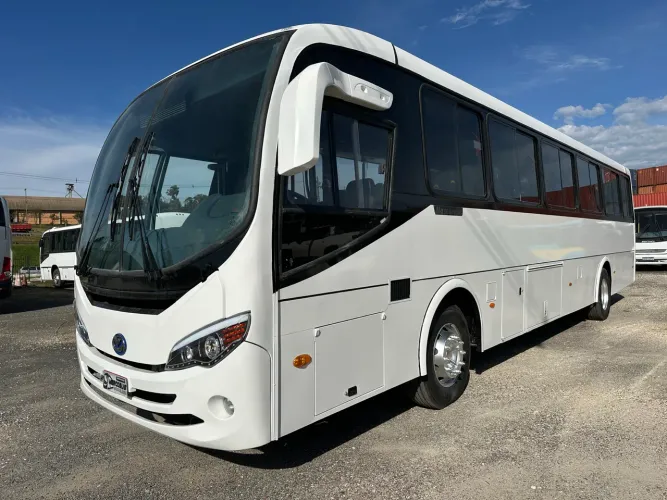Ônibus fretamento motor dianteiro