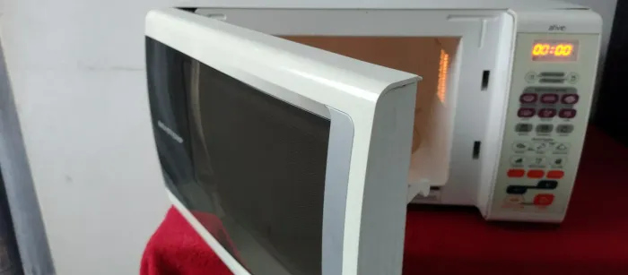 Microondas Brastemp 30 litros. 220 volts em ótimo estado.