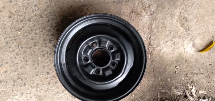Roda R 15 Nova na caixa.